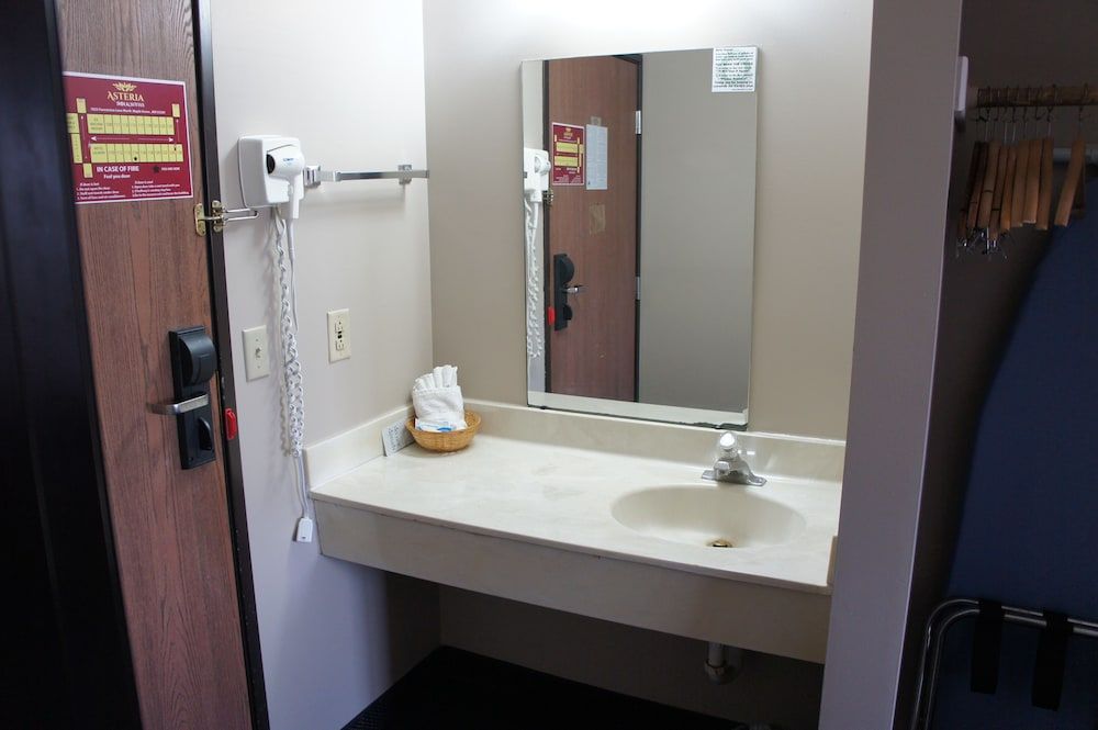 Coratel Inn and Suites Maple Grove 2 Double Beds Non-Smoking 21