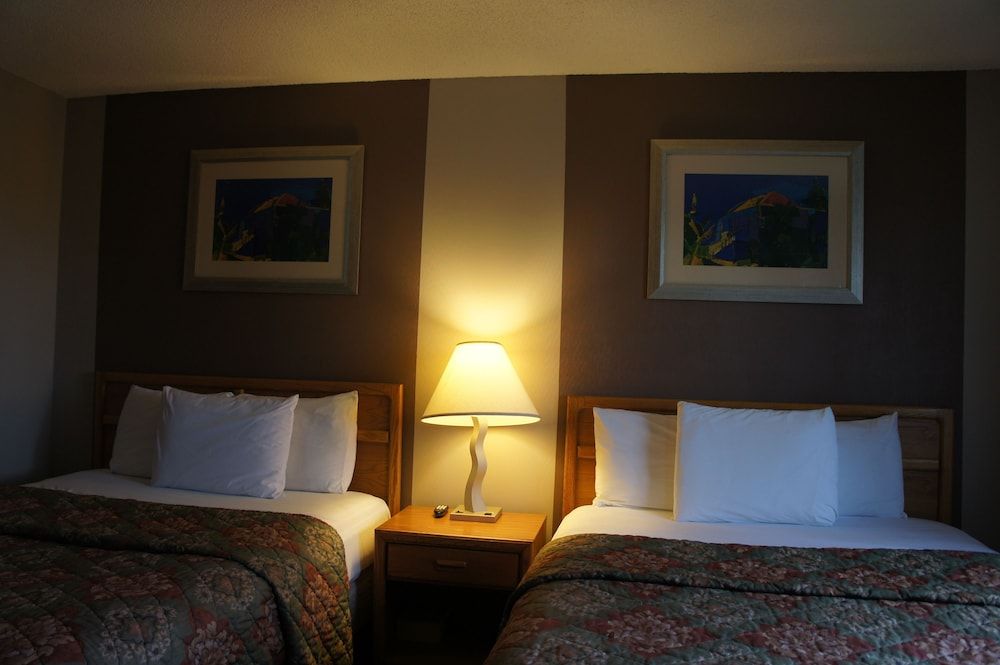 Coratel Inn and Suites Maple Grove 2 Double Beds Non-Smoking 3