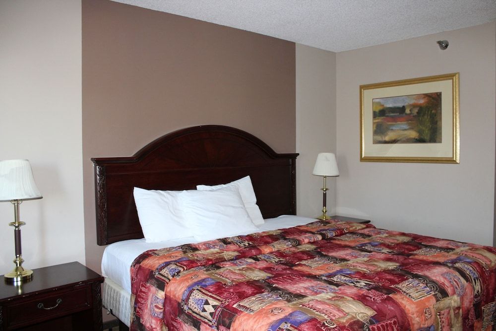Coratel Inn and Suites Maple Grove Standard Room, 1 King Bed, Non Smoking 10