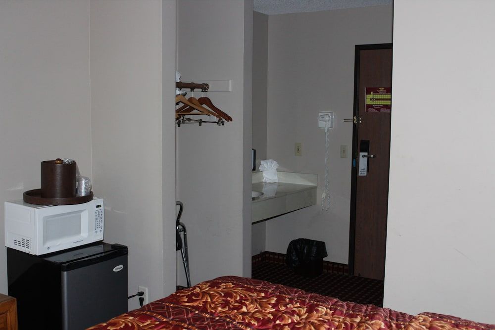 Coratel Inn and Suites Maple Grove 2 Double Beds Non-Smoking 24