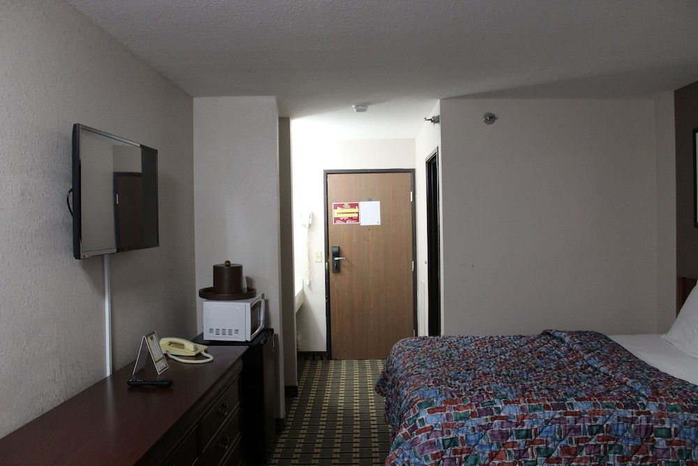 Coratel Inn and Suites Maple Grove 2 Double Beds Non-Smoking 13