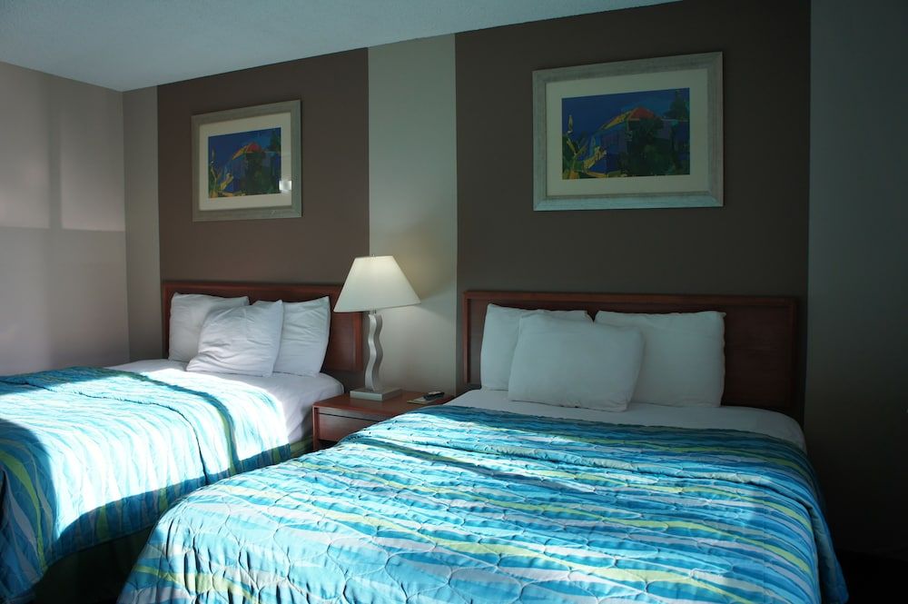 Coratel Inn and Suites Maple Grove 2 Double Beds Non-Smoking 4