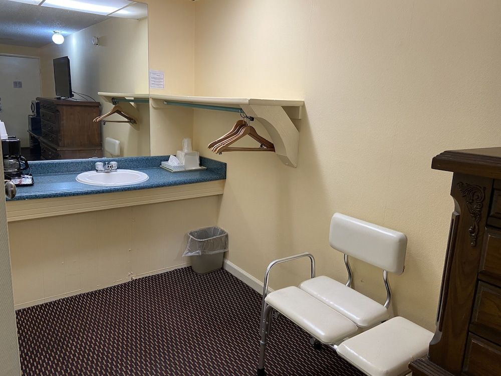 Corbin Inn Room, 2 Double Beds, Accessible, Smoking 5