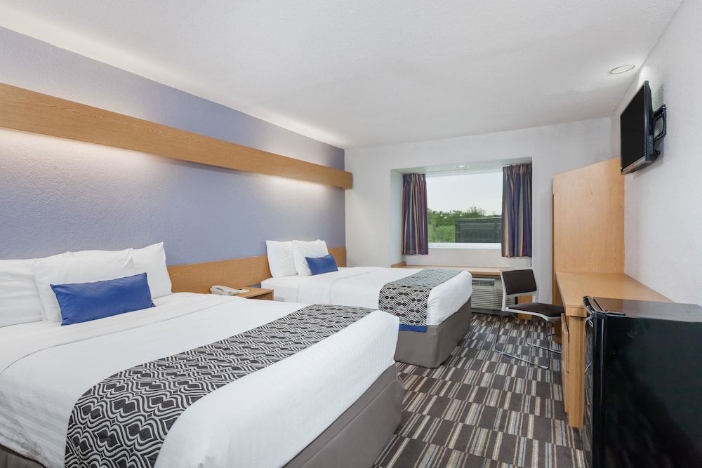 Suite, 1 Queen Bed, Refrigerator