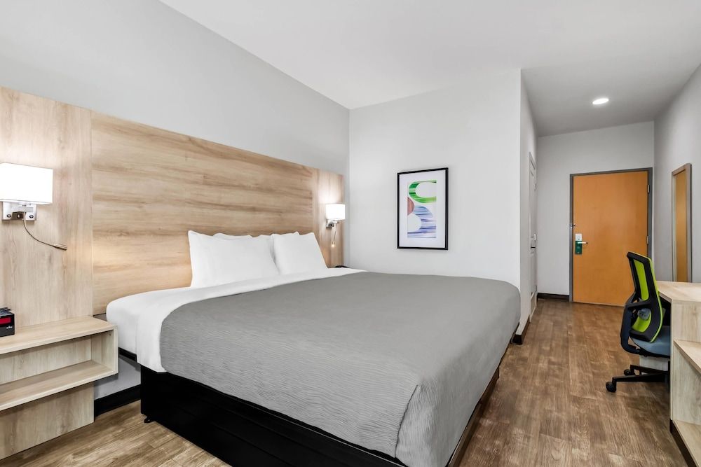 1 King Bed, Tub Accessible, Non Smoking
