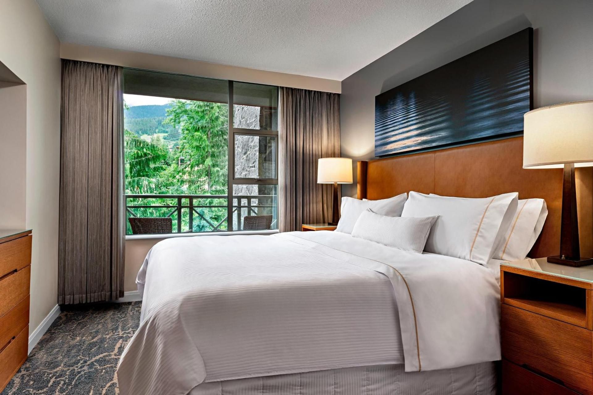1 Bedroom Suite, 1 Queen, Sofa bed, Mountain view, Fireplace