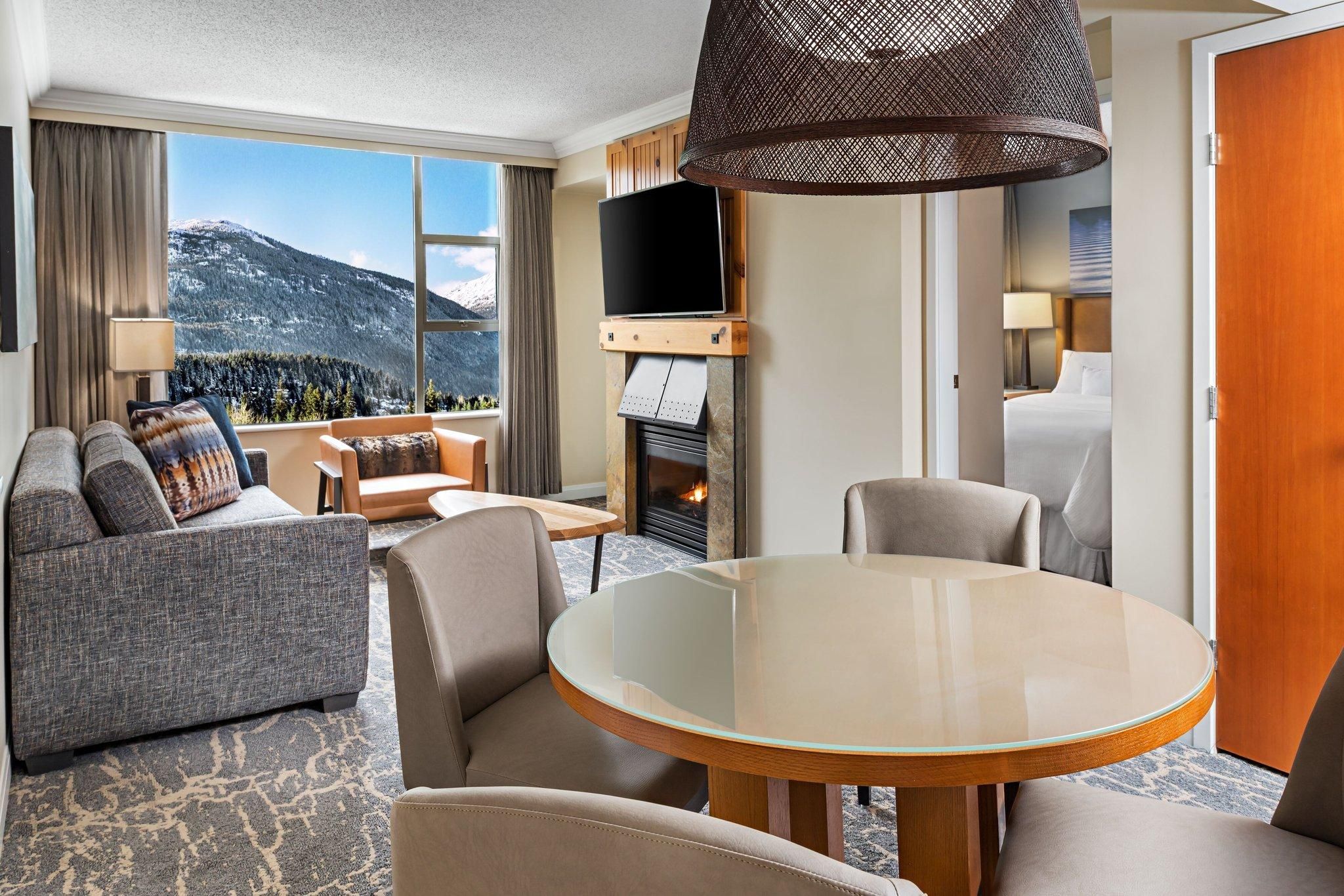 1 Bedroom Suite, 1 Queen, Sofa bed, Fireplace