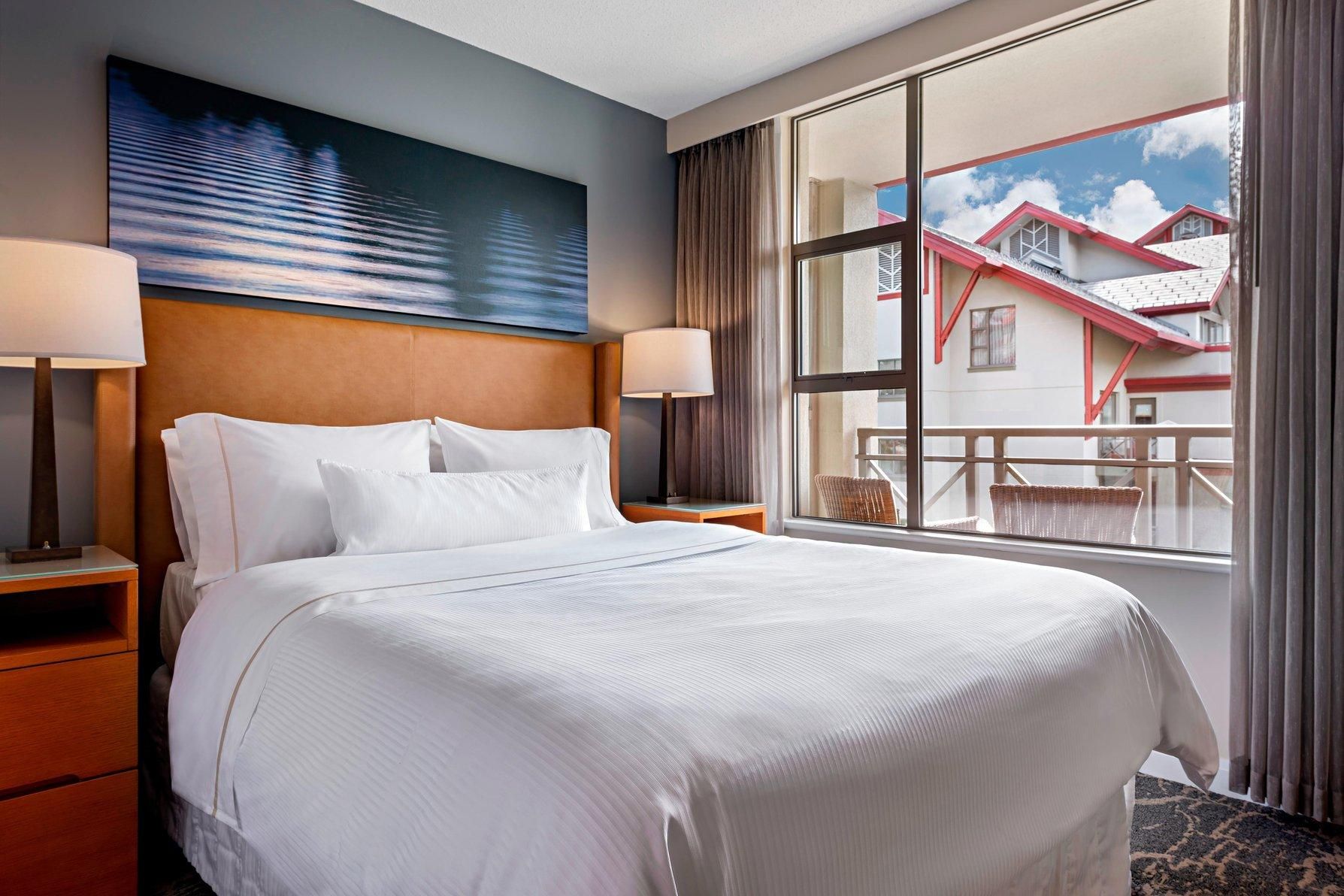 2 Bedroom Suite, 2 Queen, Sofa bed, Balcony, Fireplace