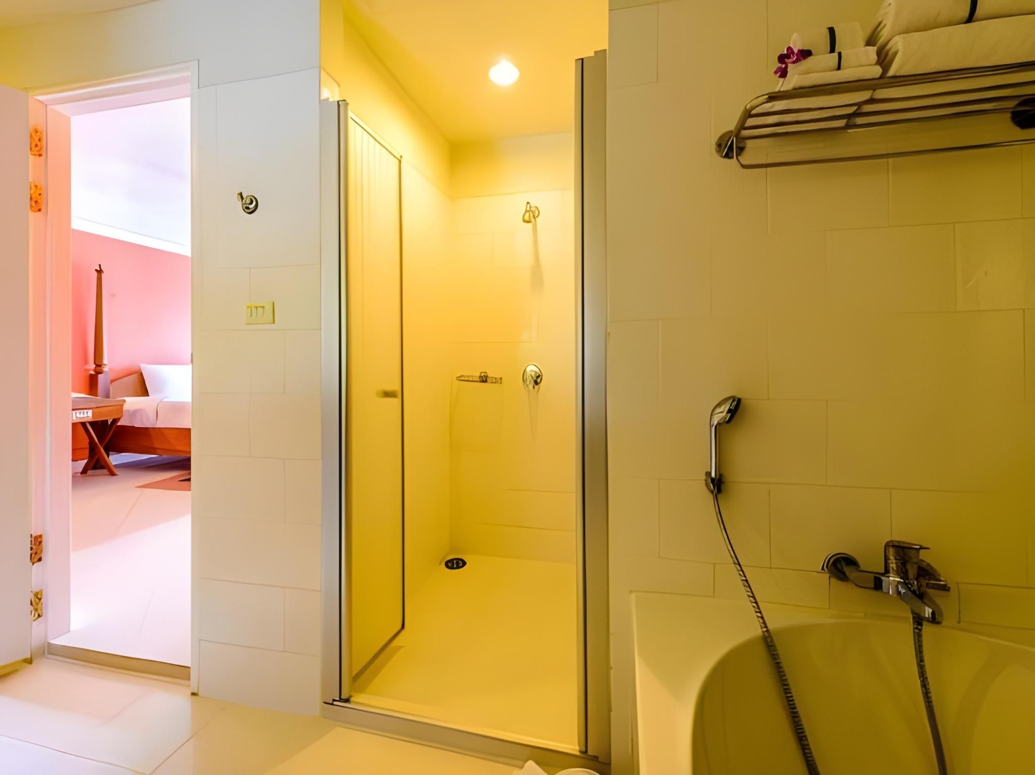 Deluxe Pool Access Room