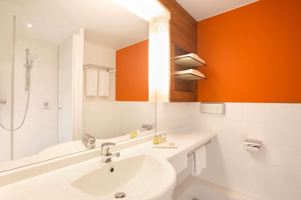 NH Frankfurt Niederrad Standard Room 5