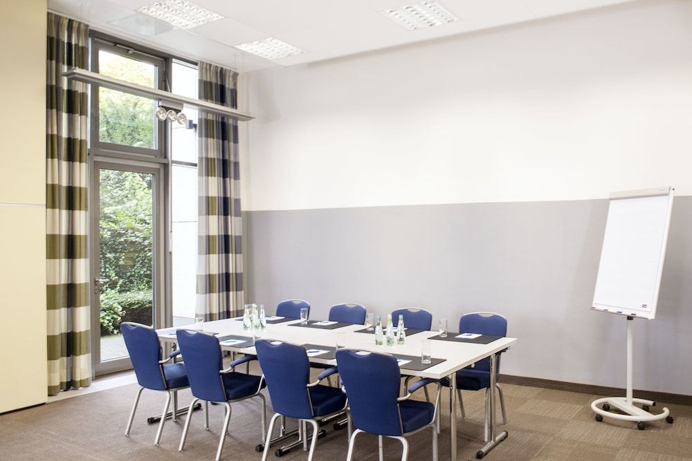 undefined NH Frankfurt Niederrad 10