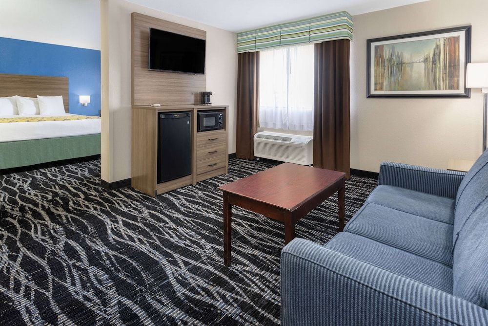 Suite, 1 King Bed, Non Smoking