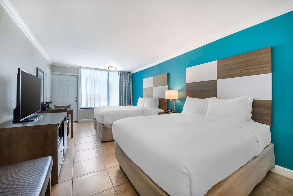 Room, 2 Queen Beds, Accessible (Urban View)