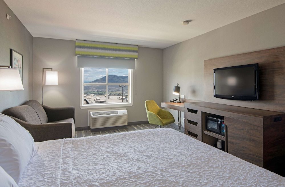 undefined Hampton Inn by Hilton Kamloops 2