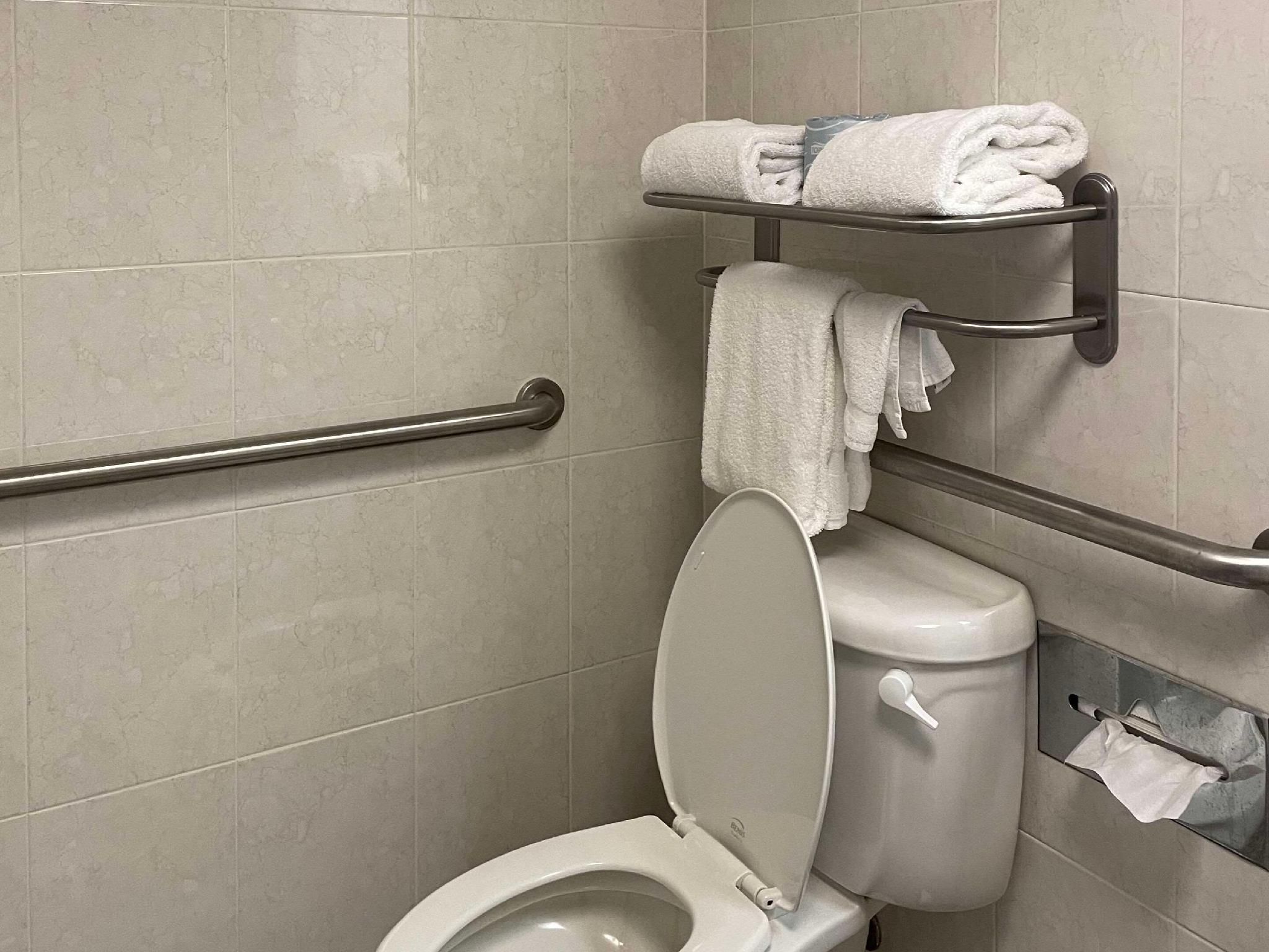 2 King Beds, Nonsmoking, Accessible
