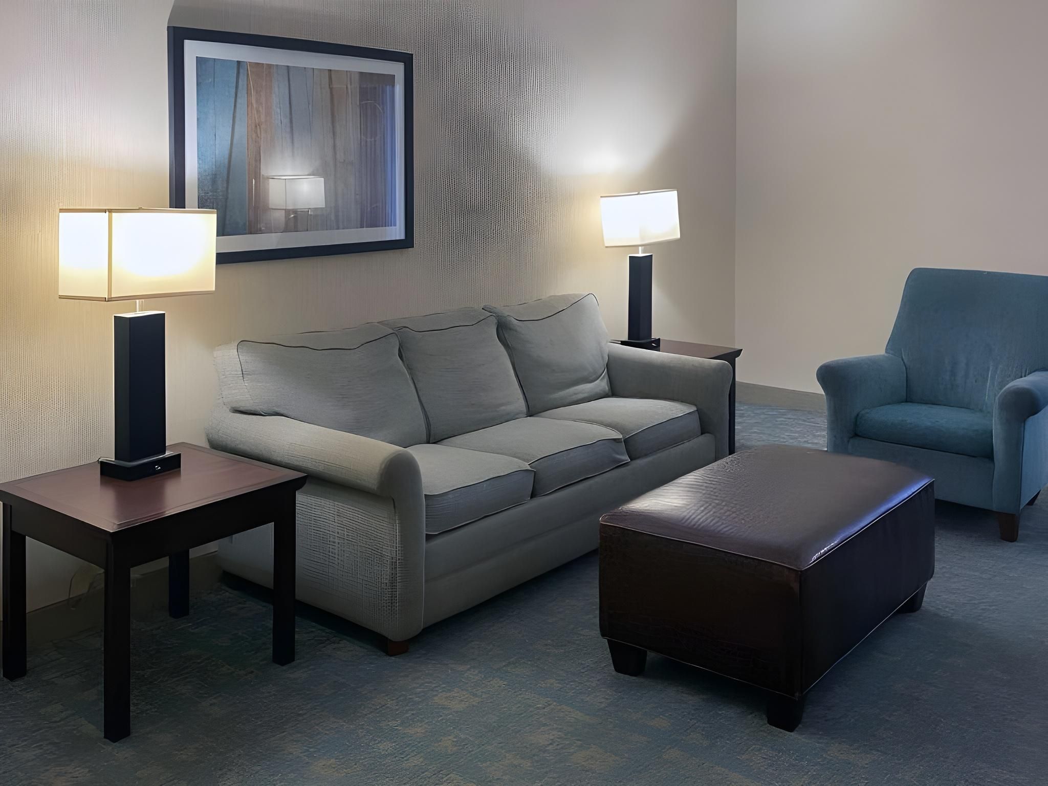 1 King Bed, Suite, Nonsmoking, Upgrade