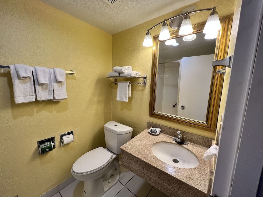 Countryside Suites Kansas City Independence I-70E Sports Complex Hotel Double Room, 2 Queen Beds, Non Smoking 4