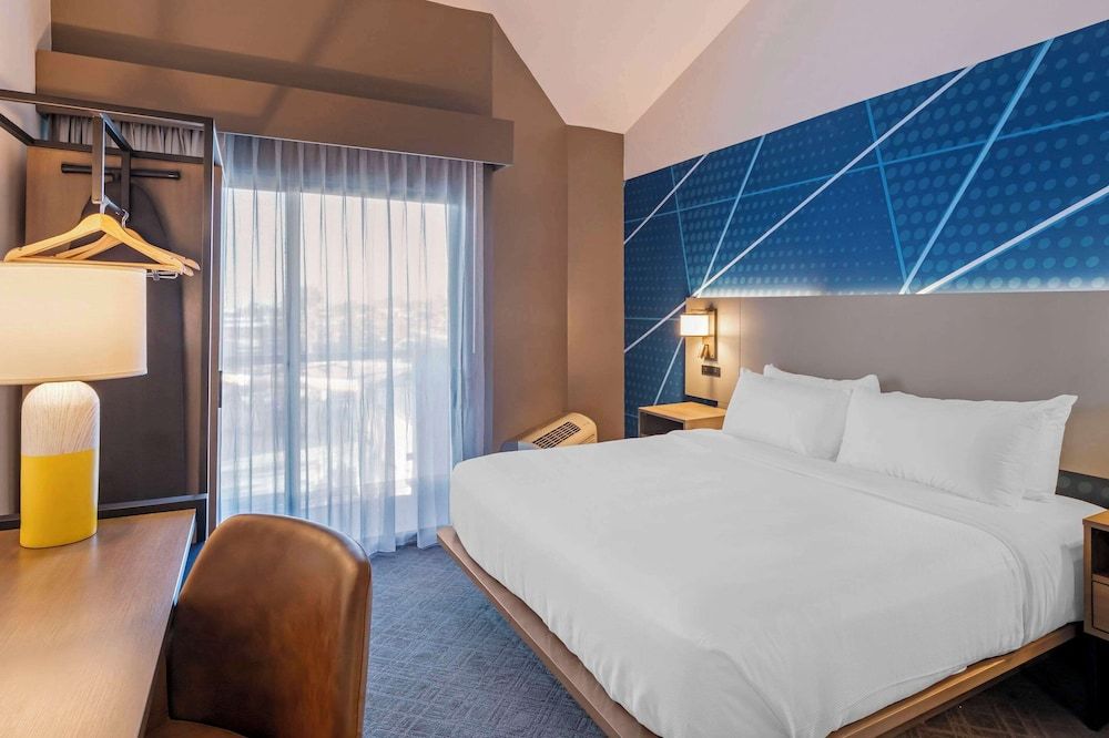 Suite, 1 King Bed with Sofa Bed, Balcony