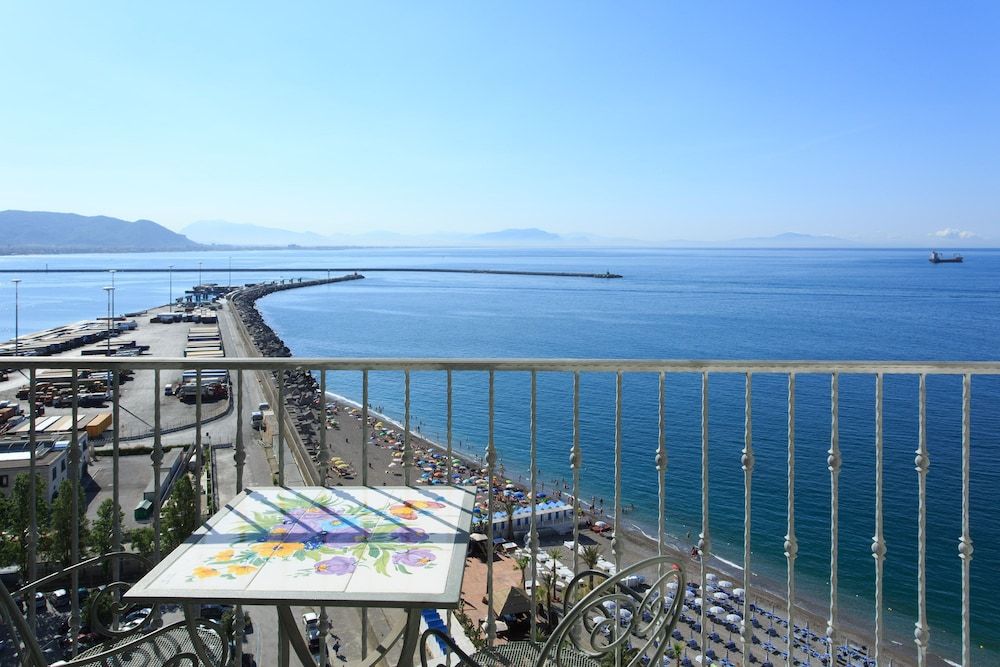 Lloyd's Baia Hotel Superior Quadruple Room, Partial Sea View 6