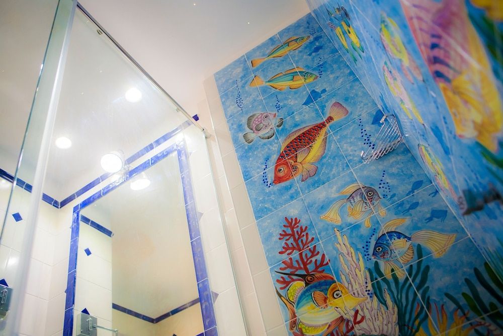 Lloyd's Baia Hotel Superior Quadruple Room, Partial Sea View 7