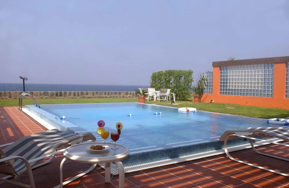 Al Nawras Island Resort
