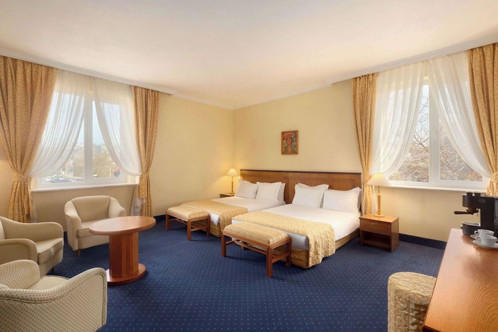 Business Room, 2 Queen Beds, Non Smoking