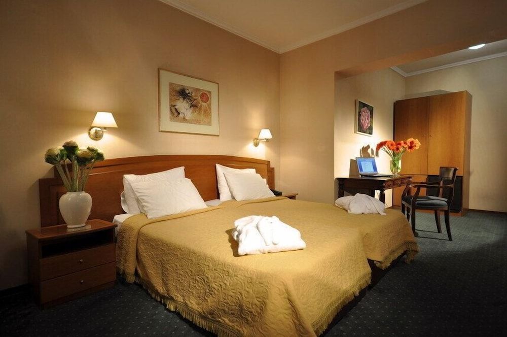 Vergina Hotel Twin Room 4