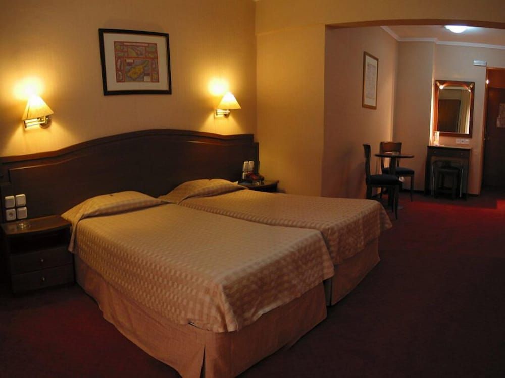 Vergina Hotel Twin Room 2