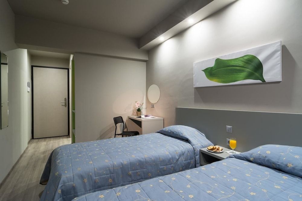 Vergina Hotel Twin Room 6