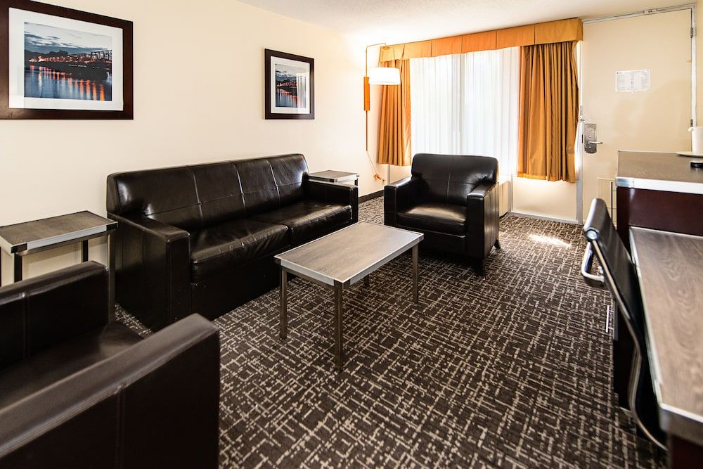 Suite, 1 King Bed with Sofa bed, Non Smoking, Jetted Tub