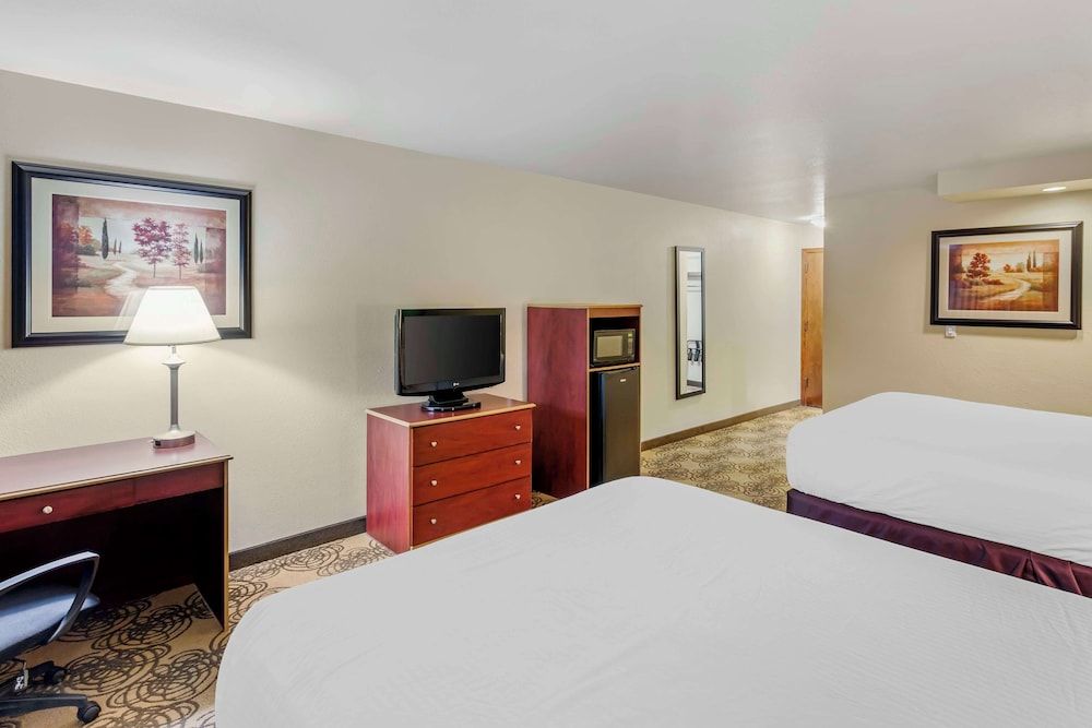 Best Western Elko Inn Standard Room, 2 Queen Beds, Non Smoking, Refrigerator & Microwave 2