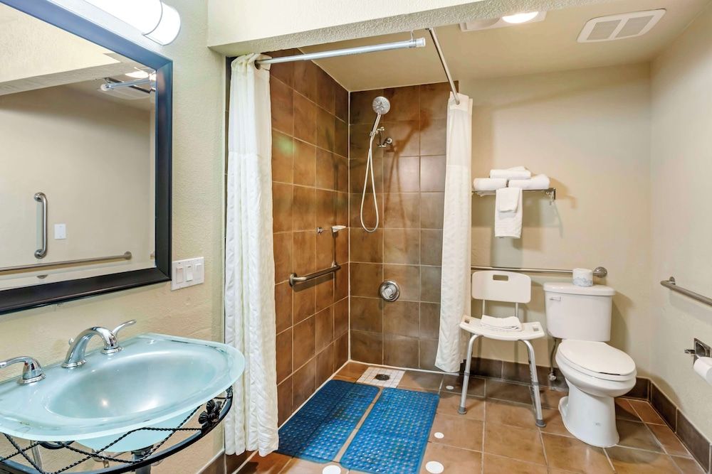 Best Western Elko Inn Standard Room, 1 King Bed, Accessible, Refrigerator & Microwave (with Sofabed) 4