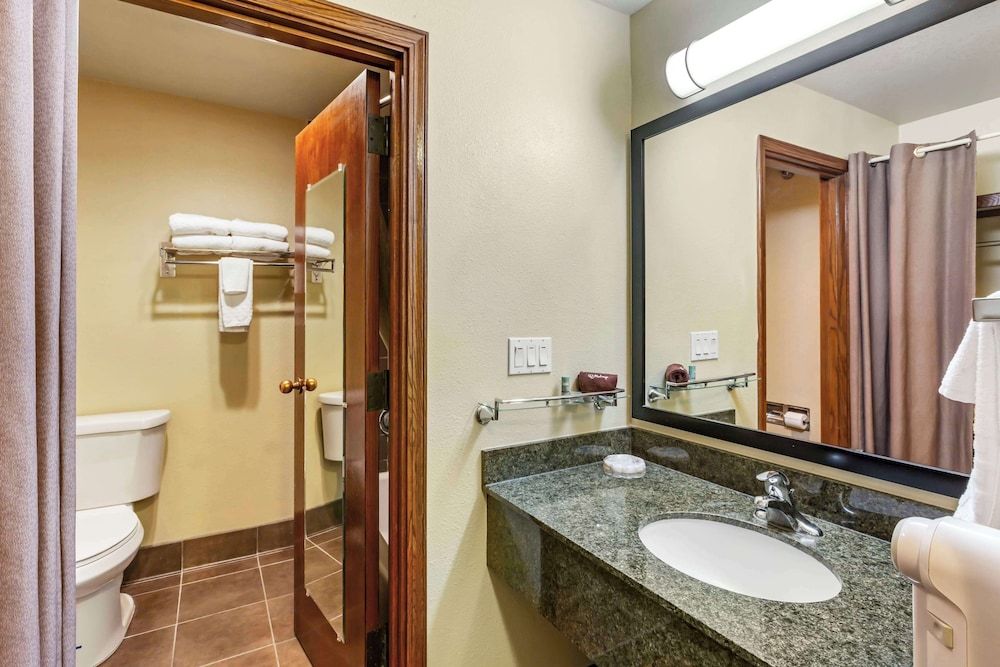 Best Western Elko Inn Standard Room, 2 Queen Beds, Non Smoking, Refrigerator & Microwave 4