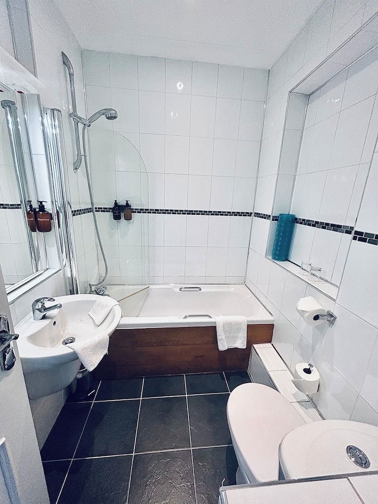 Balmer Lawn Hotel Superior Family Room (Annex) 6