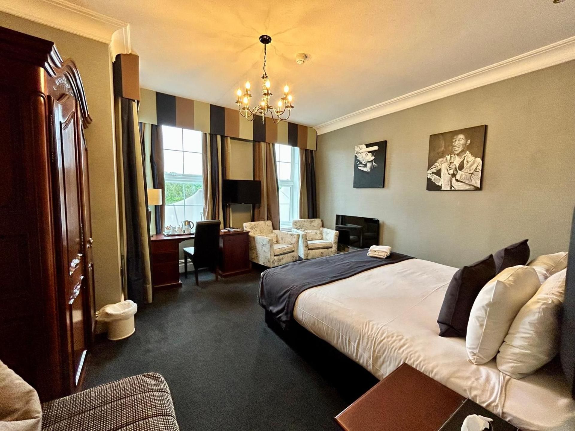 Superior Family Room (2 Adults + 2 Children)