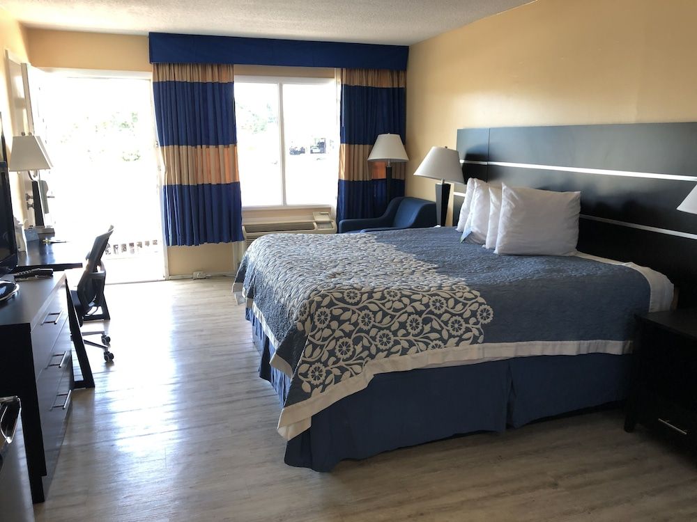 Standard Room, 1 King Bed, Non Smoking