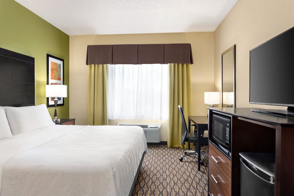 Standard Room, 1 King Bed, Accessible (Mobility)