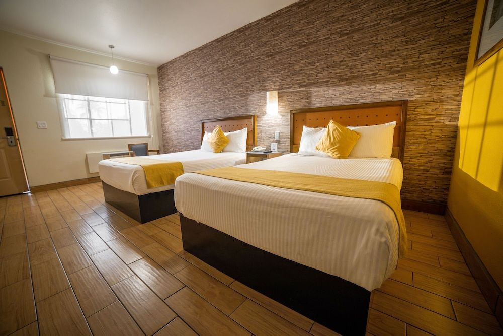 Hotel Colonial Mexicali Standard Room, 2 Double Beds 5