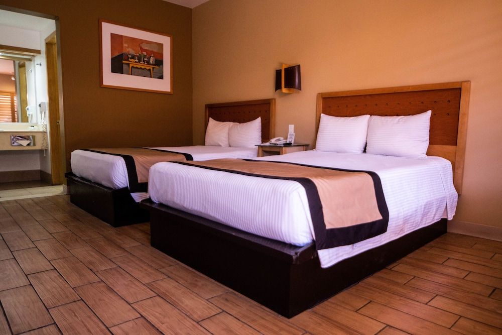 Hotel Colonial Mexicali Standard Room, 2 Double Beds 2