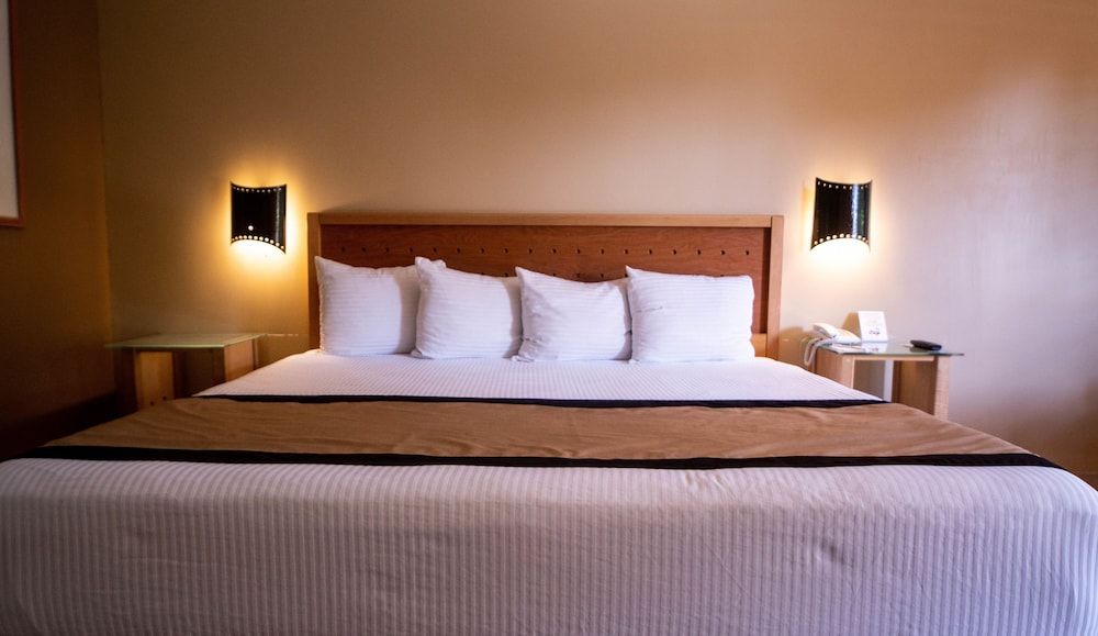 Hotel Colonial Mexicali Standard Room, 2 Double Beds 3