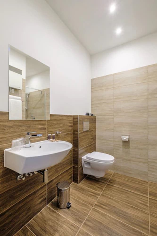 undefined Hotel Reytan 10