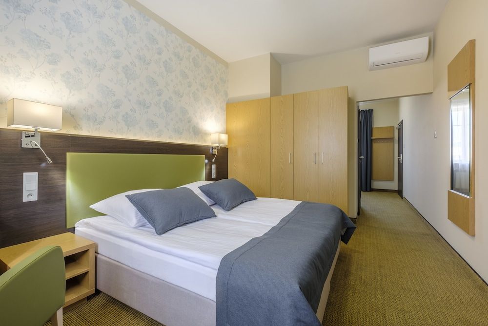 undefined Hotel Reytan 9