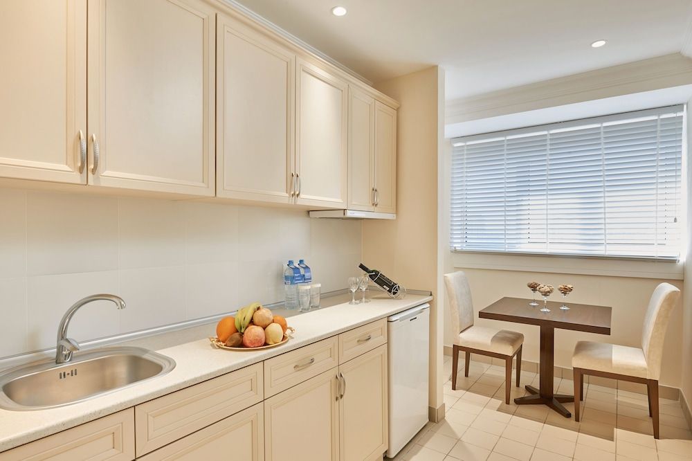 Wyndham Tashkent Presidential Suite, 1 King Bed, Non Smoking 3