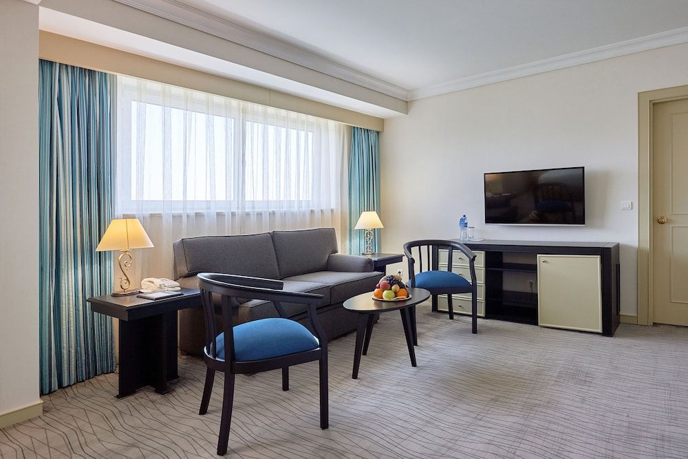 Wyndham Tashkent Junior Suite, 1 King Bed 3