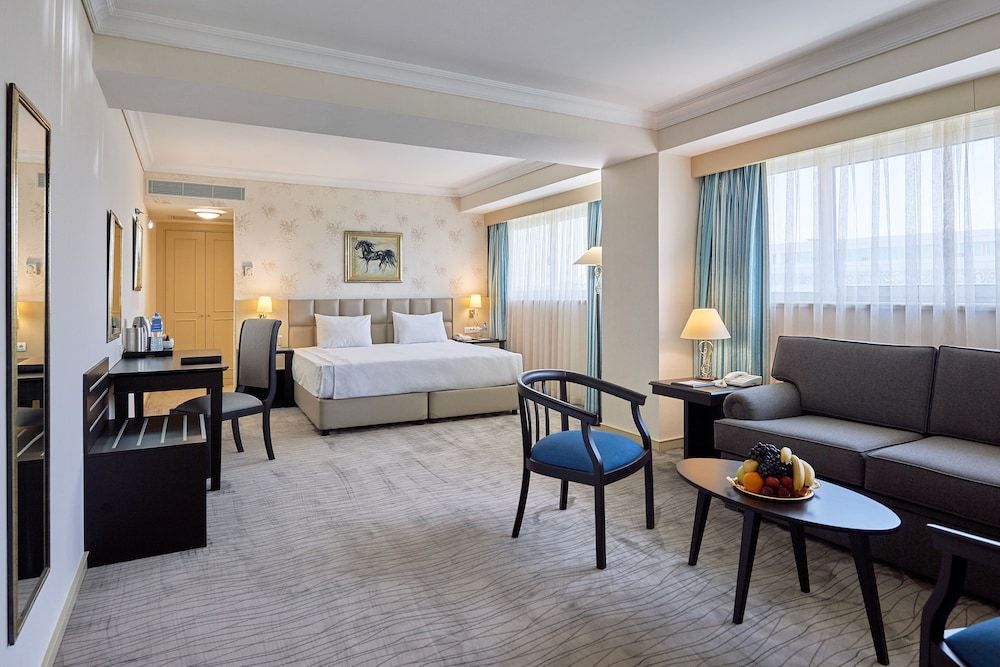 Wyndham Tashkent Junior Suite, 1 King Bed 2