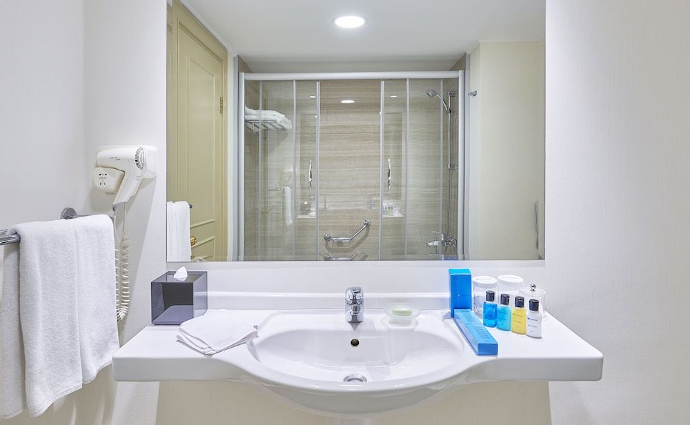 Wyndham Tashkent Junior Suite, 1 King Bed 4