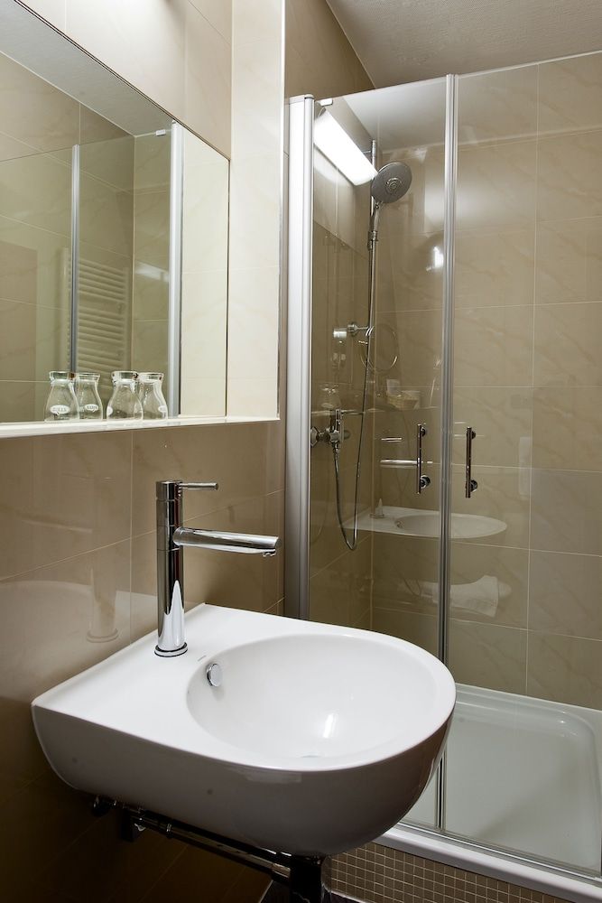 undefined Artim Hotel 5
