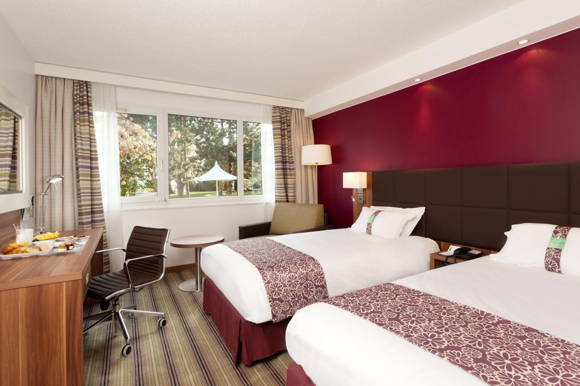 Twin Room with Sofa Bed - Non-Smoking