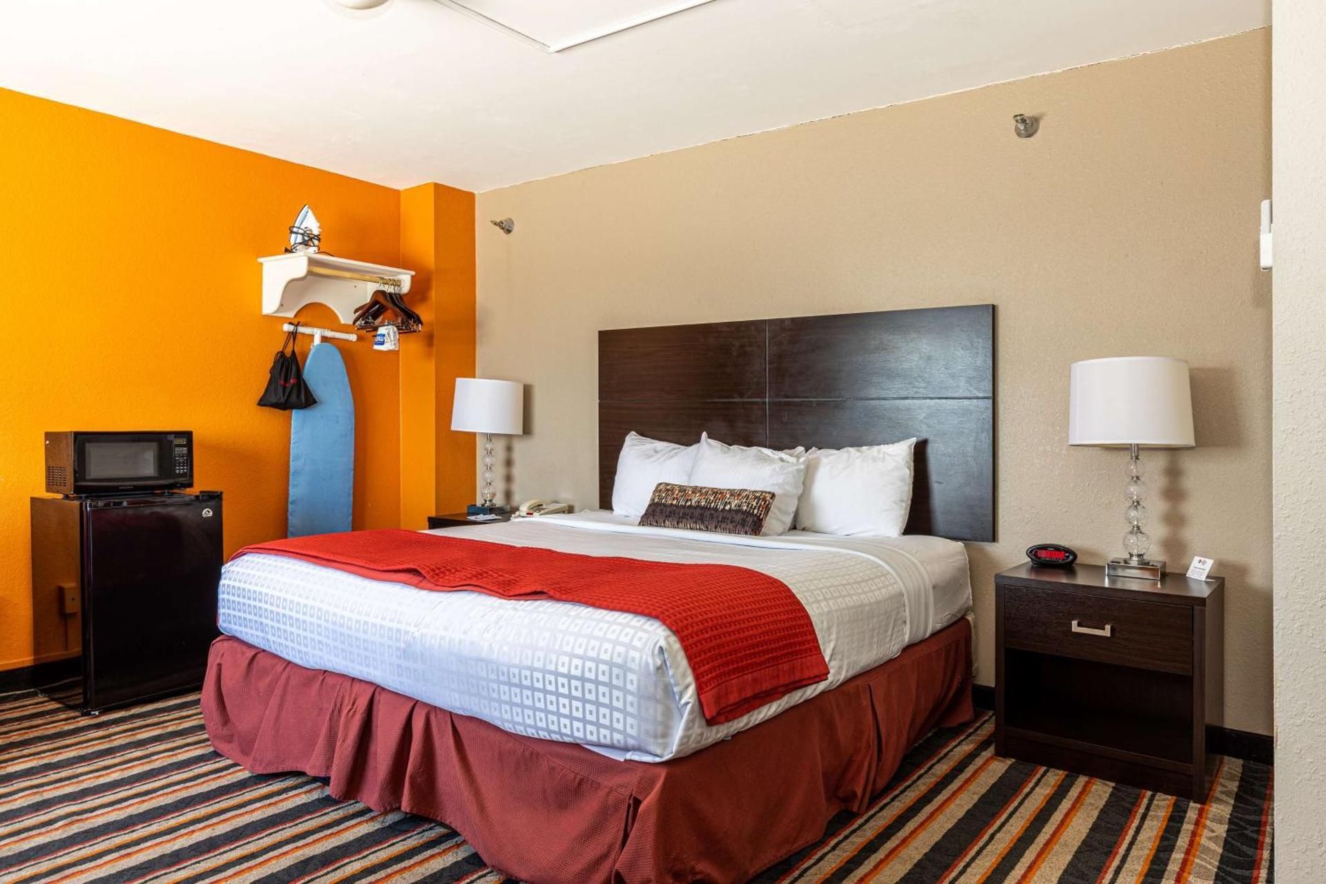 1 King Bed