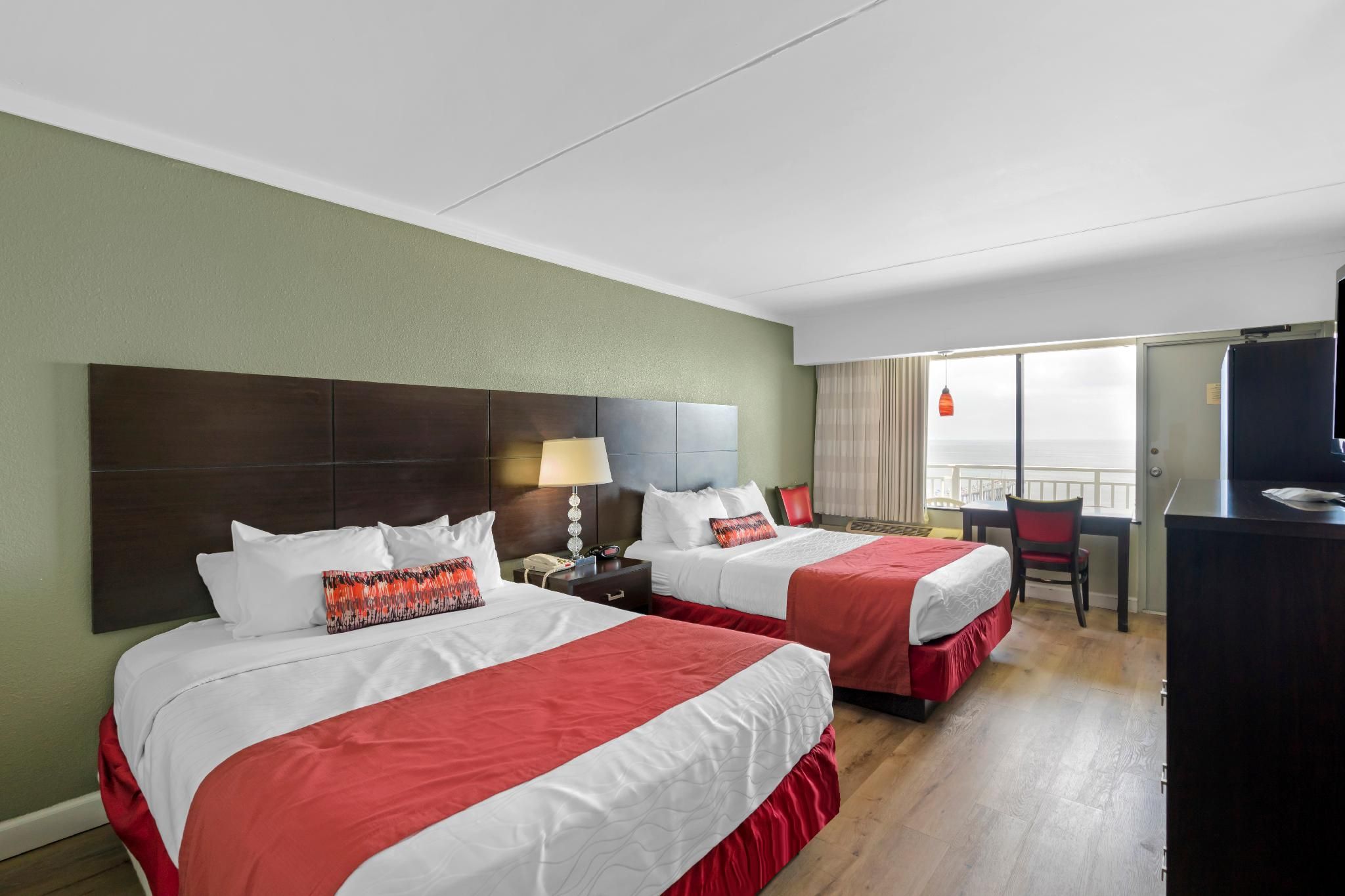 2 Queen Beds